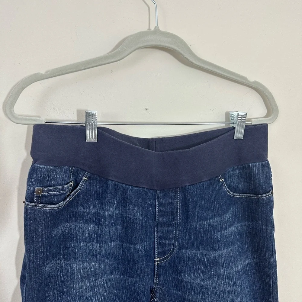 American Star Maternity sz med jean Capri with rolled up bottoms